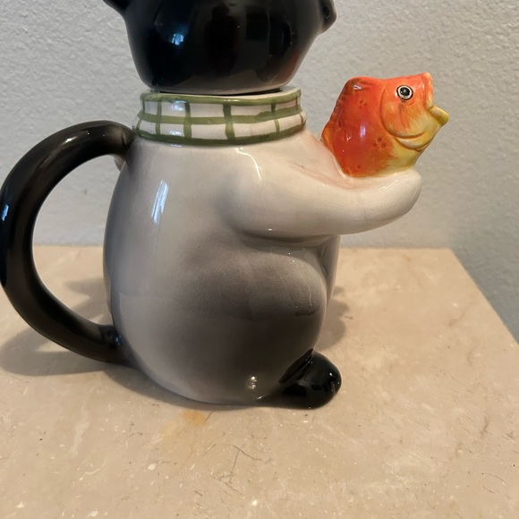 Vintage Ceramic Teapot cat holding a fish. 7” tall - Picture 6 of 10